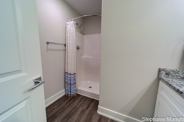 675 Terrace Point Dr, Muskegon, MI 49440 - bathroom featuring wood finished floors, curtained shower, and vanity