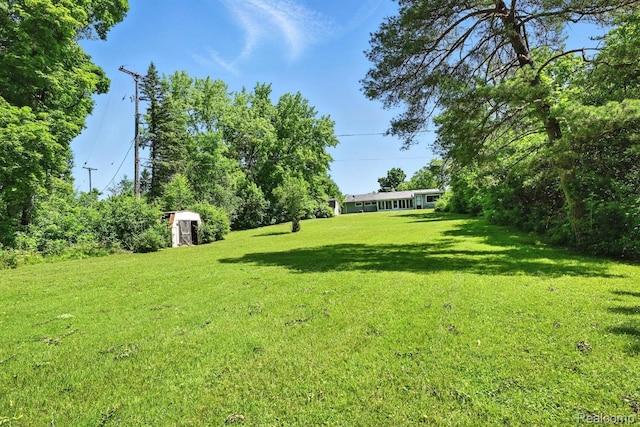 1935 Carmanbrook Pkwy, Flint, MI 48507 - view of green lawn