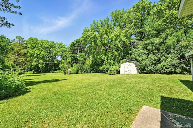 1935 Carmanbrook Pkwy, Flint, MI 48507 - view of green lawn featuring a storage shed