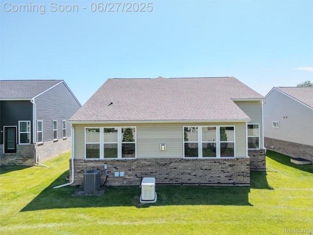 38731 Chasewood Ct, Farmington Hills, MI 48335 - back of house with brick siding, a yard, and roof with shingles