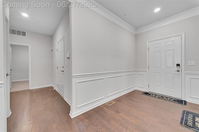 38731 Chasewood Ct, Farmington Hills, MI 48335 - entrance foyer with wood finished floors, crown molding, wainscoting, and recessed lighting