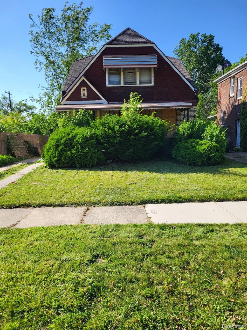 14301 Corbett St, Grosse Pointe, MI 48213 - view of front of home