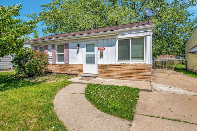 25294 Wiseman St, Roseville, MI 48066 - view of front of home featuring board and batten siding and stone siding