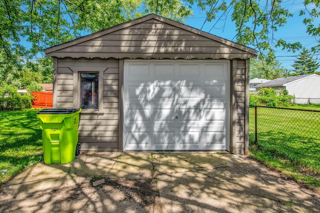 25294 Wiseman St, Roseville, MI 48066 - detached garage with driveway