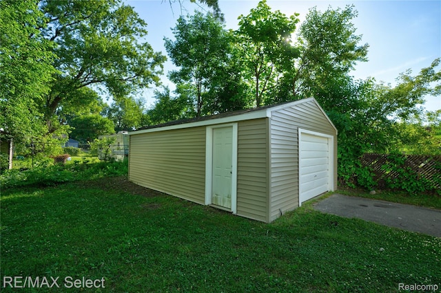 3062 Walton Ave, Davison, MI 48504 - view of outbuilding with driveway