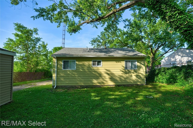 3062 Walton Ave, Davison, MI 48504 - back of property