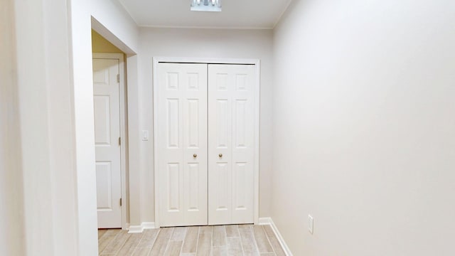 7106 Partridge Dr, Flushing, MI 48433 - hall featuring light wood-style floors and baseboards