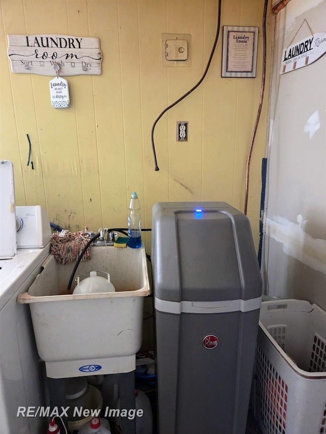 4230 E M-55, Prescott, MI 48756 - utilities with a sink and washing machine and dryer