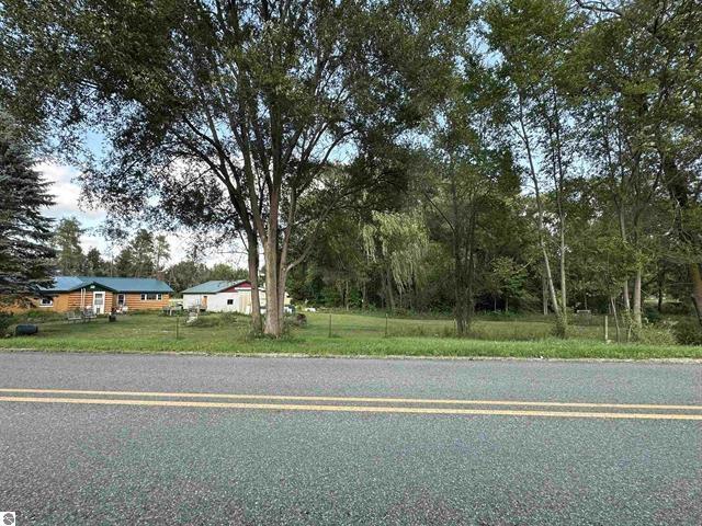 21025 Cadillac Hwy, Copemish, MI 49625