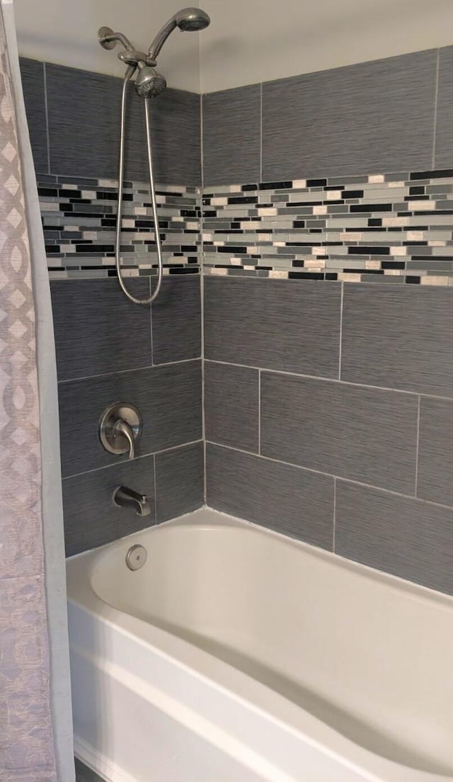 6766 Poplar Dr, Ypsilanti, MI 48197 - full bathroom with shower / bath combination with curtain