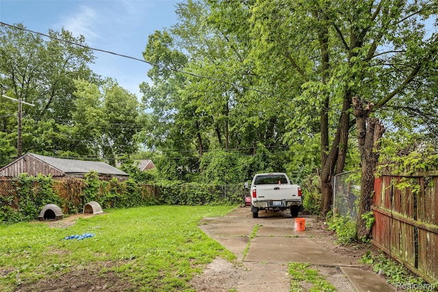 11358 Asbury Park, Detroit, MI 48205 - fenced backyard with driveway