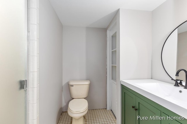 630 Westview Ave NW, Grand Rapids, MI 49504 - full bath featuring vanity and a shower with door