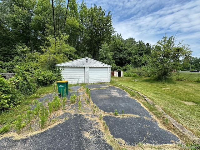 35740 Beverly Rd, Detroit, MI 48174 - view of detached garage