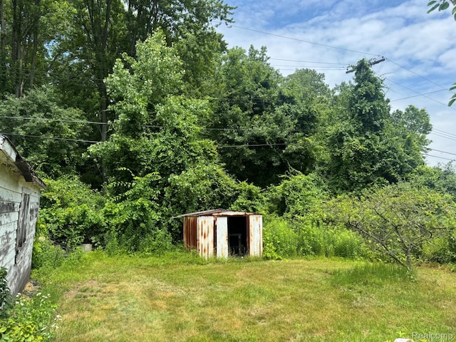 35740 Beverly Rd, Detroit, MI 48174 - view of yard with a storage unit