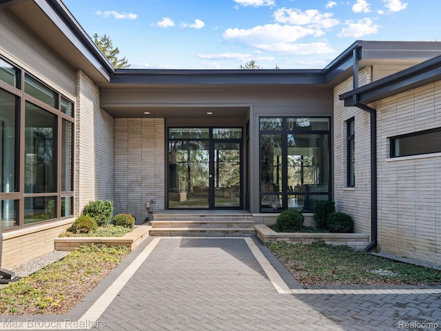 4890 Charing Cross Rd, Bloomfield Hills, MI 48304 - property entrance