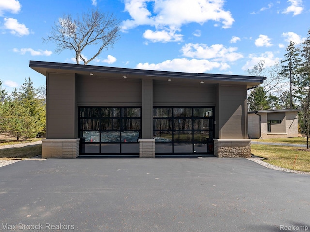 4890 Charing Cross Rd, Bloomfield Hills, MI 48304 - view of building exterior