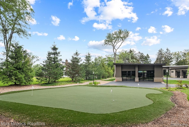 4890 Charing Cross Rd, Bloomfield Hills, MI 48304 - view of property's community featuring a putting area