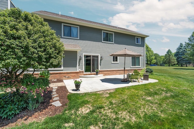 7662 Hidden Ponds Blvd, Brighton, MI 48114 - rear view of house with a yard and a patio
