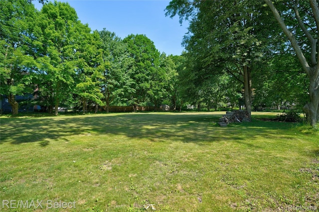 6088 Sierra Pass, Flint, MI 48532 - view of grassy yard