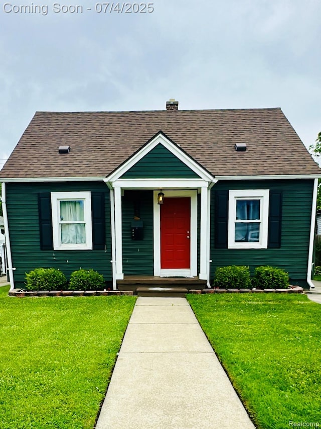 23360 Battelle Ave, Hazel Park, MI 48030 - bungalow-style home with a shingled roof and a front lawn