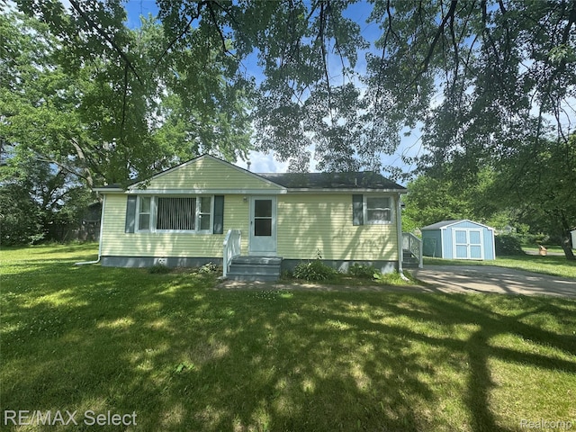 2017 Noble Ave, Flushing, MI 48532 - view of front facade featuring a storage shed, entry steps, and a front yard