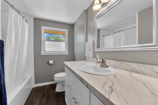 607 Ashburnham St, Auburn Hills, MI 48326 - bathroom with vanity, wood finished floors, and shower / bath combo