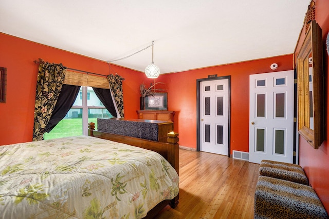 1721 Quail Run Dr, Kalamazoo, MI 49009 - bedroom featuring wood finished floors