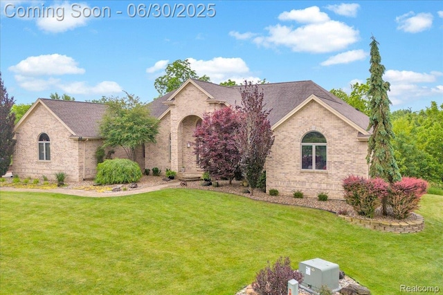 550 Kings Fairway Ct, Grand Blanc, MI 48439 - single story home featuring brick siding, a front lawn, and roof with shingles