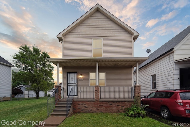 2450 Hewitt St, Hamtramck, MI 48212 - view of front of home featuring covered porch and a front yard