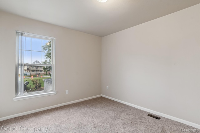 2450 Hewitt St, Hamtramck, MI 48212 - unfurnished room featuring carpet floors and baseboards