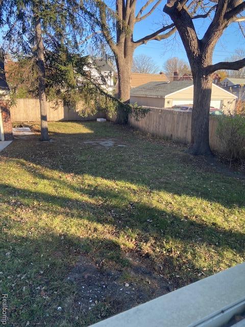 14402 Southfield Rd, Detroit, MI 48223 - view of fenced yard