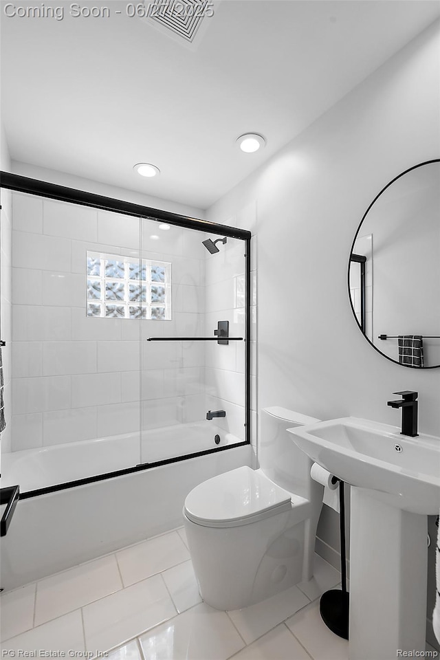 4550 Justine St, Shelby Twp, MI 48317 - full bath featuring combined bath / shower with glass door and recessed lighting