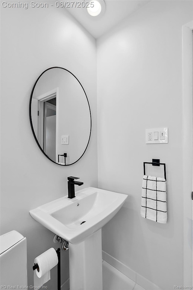 4550 Justine St, Shelby Twp, MI 48317 - bathroom with toilet