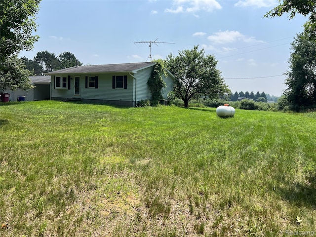 6197 Sober Rd, Fowlerville, MI 48836 - view of green lawn