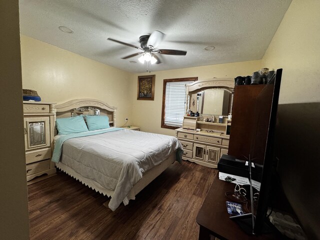 313 N Matteson St, Bronson, MI 49028 - bedroom featuring dark wood-style flooring, a textured ceiling, and ceiling fan