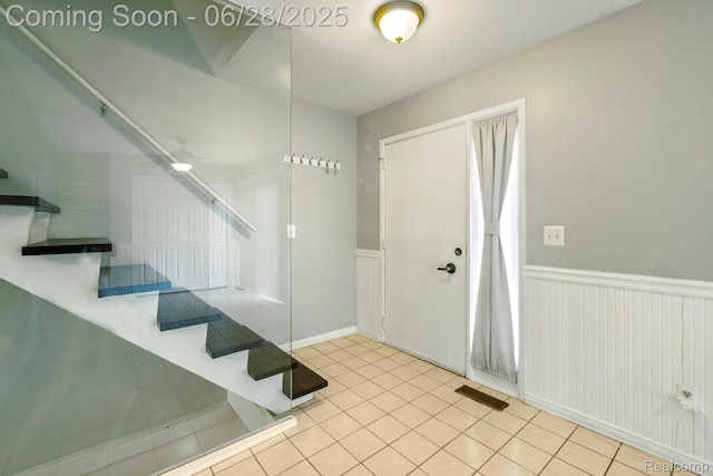 1481 Oakbrook E, Rochester, MI 48307 - tiled entrance foyer with wainscoting