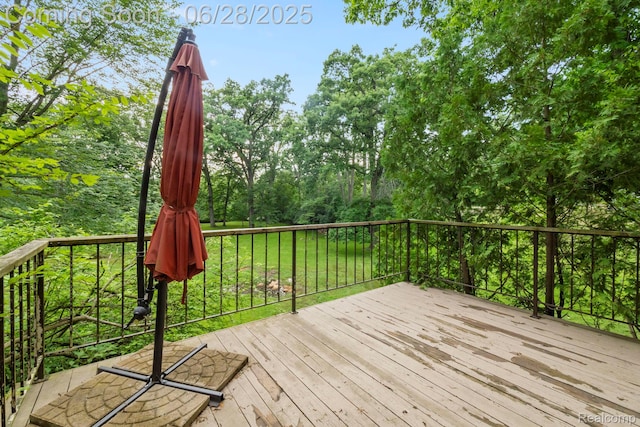 1481 Oakbrook E, Rochester, MI 48307 - view of wooden deck