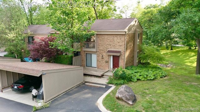 1481 Oakbrook E, Rochester, MI 48307 - view of front facade featuring brick siding, a front yard, a balcony, and a shingled roof