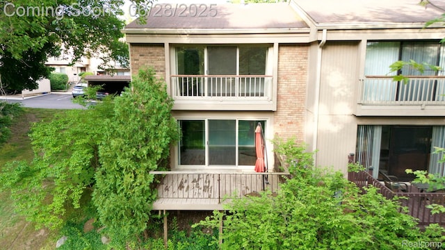 1481 Oakbrook E, Rochester, MI 48307 - back of house featuring brick siding