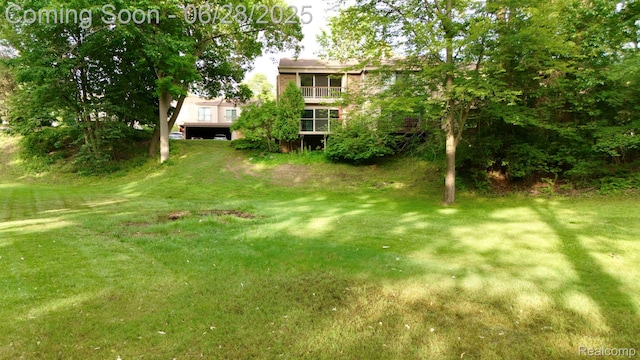 1481 Oakbrook E, Rochester, MI 48307 - view of green lawn