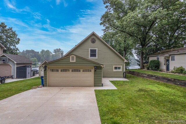 2624 Lynch, Highland, MI 48357 - traditional-style house with a garage, a front yard, and concrete driveway