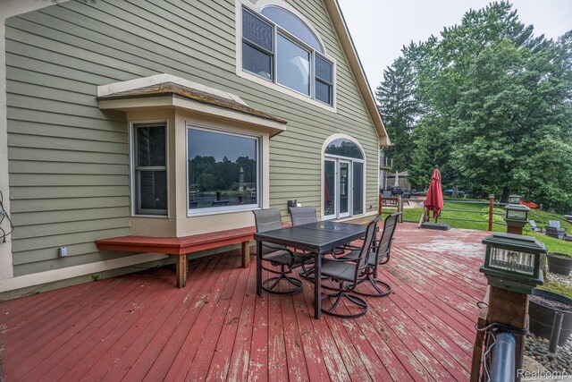 2624 Lynch, Highland, MI 48357 - deck with outdoor dining area