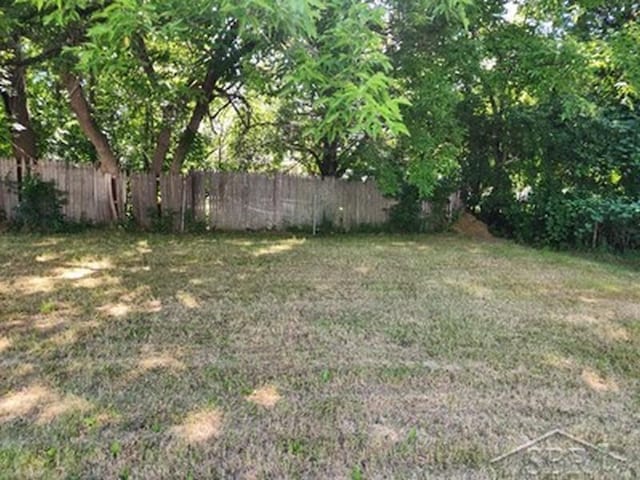 2502 Lynnwood Ave, Saginaw, MI 48601 - view of yard