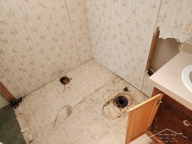 2502 Lynnwood Ave, Saginaw, MI 48601 - bathroom view of vanity and wallpapered walls