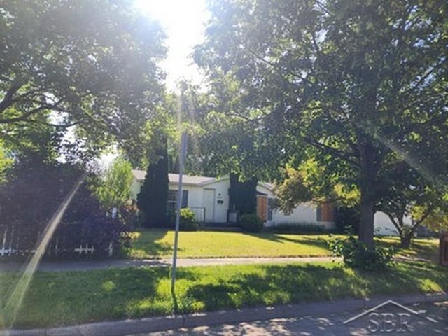 2502 Lynnwood Ave, Saginaw, MI 48601 - view of grassy yard