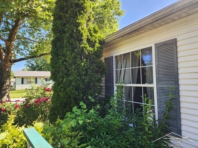 2502 Lynnwood Ave, Saginaw, MI 48601 - view of side of property