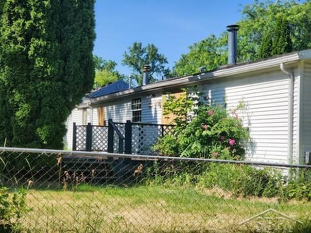 2502 Lynnwood Ave, Saginaw, MI 48601 - rear view of property