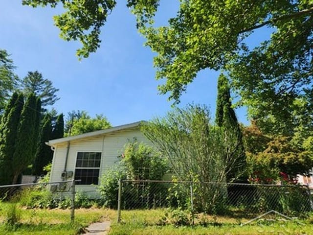 2502 Lynnwood Ave, Saginaw, MI 48601 - view of side of property