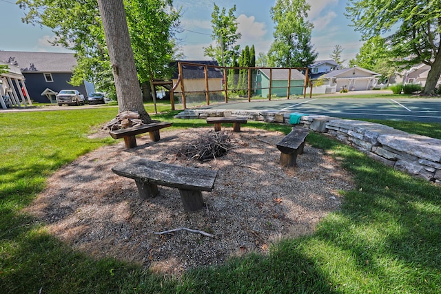 31467 Maple Island Rd, Dowagiac, MI 49047 - view of green lawn featuring a residential view