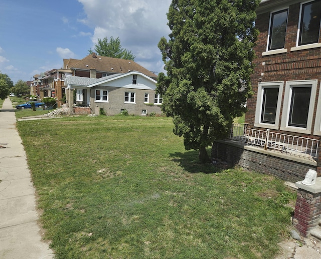 3742 W Grand St, Detroit, MI 48238 - view of grassy yard